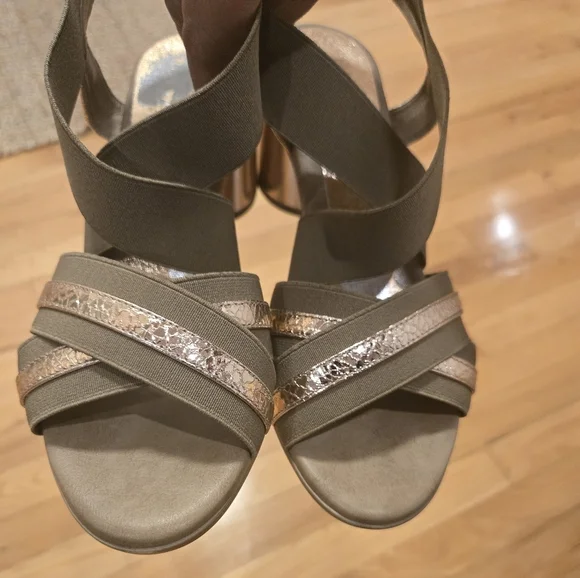 Ron White Made In Italy Women's Tan and Gold Sandals Sz 37 - Picture 13 of 15